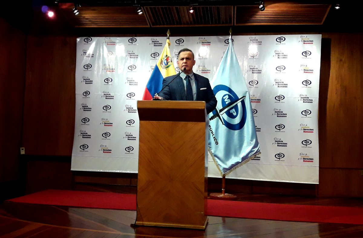 Mision_Verdad's tweet photo. #Ahora Fiscal General Tarek William Saab declara sobre caso de contrabando de medicinas para el tratamiento del Covid-19: "Se trata de un médico colombiano que, con algunos cómplices, comercializaba medicamentos que otorga el Estado de forma ejemplar y gratuita" https://t.co/WnU5Ul3hjf