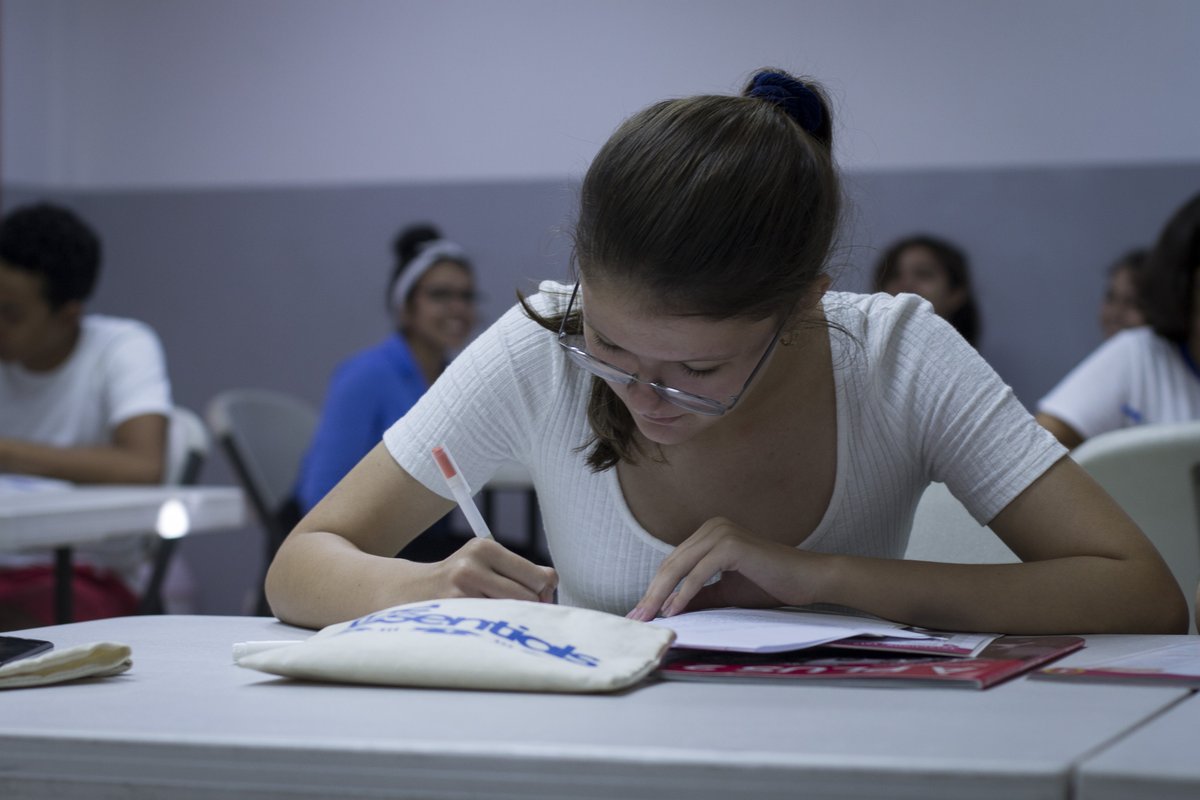 Lettre d'info #20

Cada semana te mandamos un poco de cultura y de aprendizaje del francés.
Esté pendiente de nuestras redes sociales para más contenido.

Esta semana hablamos de la "rentrée des classes" (el regreso a clases)

mailchi.mp/alianzafrances…

#alianzafrancesamanagua