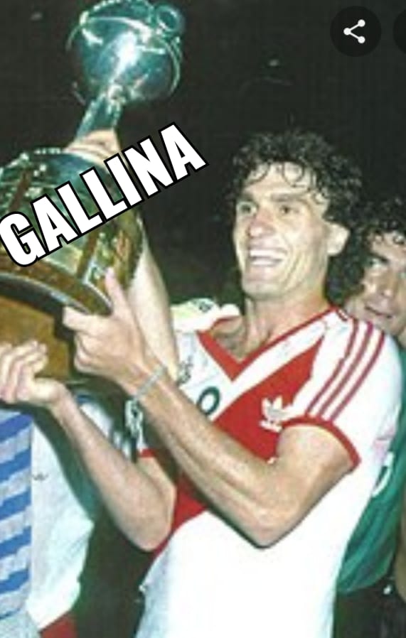 quique2147's tweet photo. #90MinutosFOX estoy mirando el programa, pero les digo la verdad, NO puedo creer las BOLUDECES que dice éste "PAYASO" del TEMPLO, del Club que le MATÓ el HAMBRE. Sé volvió la peor GALLINA!! https://t.co/bl21Vcx1Ai
