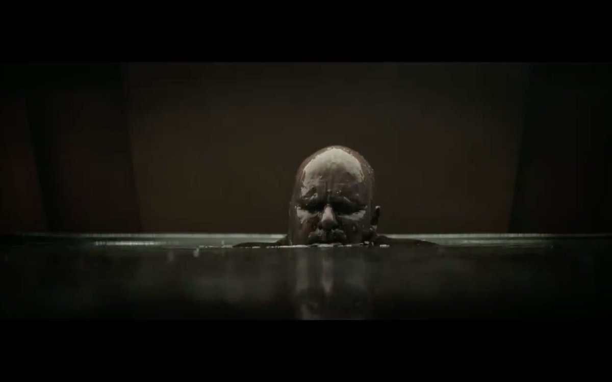 Alors que le Baron Harkonnen et son neveu Feyd Rautha étaient les deux inoubliables méchants chez Lynch, ils sont quasiment absents de ce trailer. On sait que le Baron sera présent chez Villeneuve pas sur que ce soit le cas de Feyd dans le premier film ou l'acteur reste inconnu.