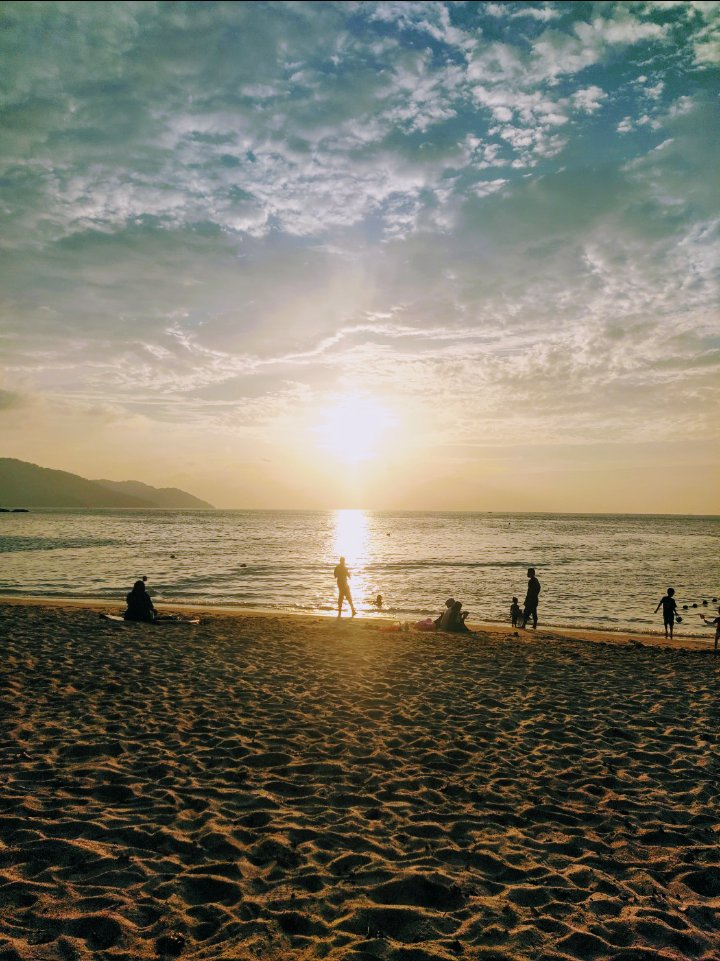 baddel21's tweet photo. Days end. #PenangIsland #Malaysia https://t.co/Wv8YY1nLU6