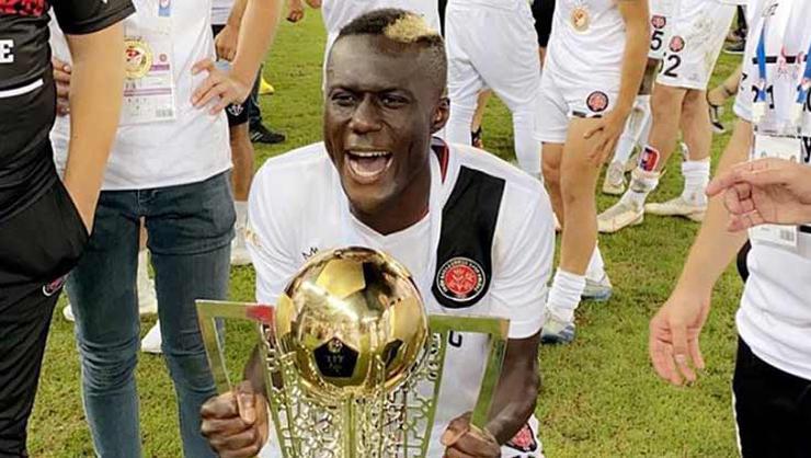 Galatasaray, Alassane Ndao için Fatih Karagümrük'e Sekidika + bir miktar para önerdi.

[eyupyildiz]