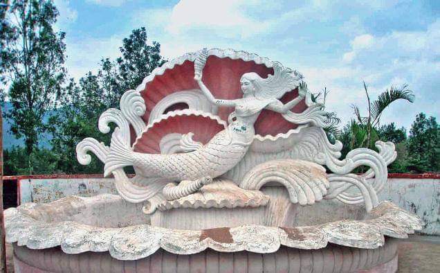 పోగా మిగిలింది జమీందారు నకు చెల్లించేవారు . ఈ సంస్థాన పాలకులు పాండవుల సమీప బంధువులగు మత్స్యదేశప్రభువుల సంతతి వారట .. కానీ స్పష్టతలేదు . అయితే వీరు మత్స్యకార ధ్వజములు , గద్దెలు , సంతకములు చేయునపుడు మత్స్యకృతిని లిఖించుట , 4/n