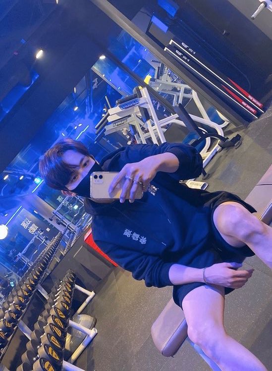 jjongjjongie’s > ngl im v intimidated by u guys > yall either wanna keep jeonghan safe in ur pocket or wanna fight him > idk why but most of the jjongjjongie’s ive met aren’t much of a talker but when it comes to jeonghan u guys go > ur bias wrecker is prolly seokmin/jun