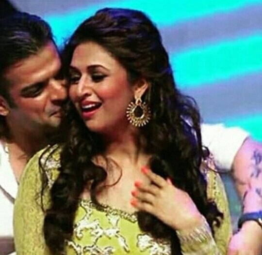 IshraLand's tweet photo. 😍🙈
#IshRa #ishitaraman #Divan #divyankatripathi #karanpatel #divanforever #ishraforever #divan #yhm #castdivantogether
@iamkaranRpatel  @Divyanka_T https://t.co/tZfOsHSm1i