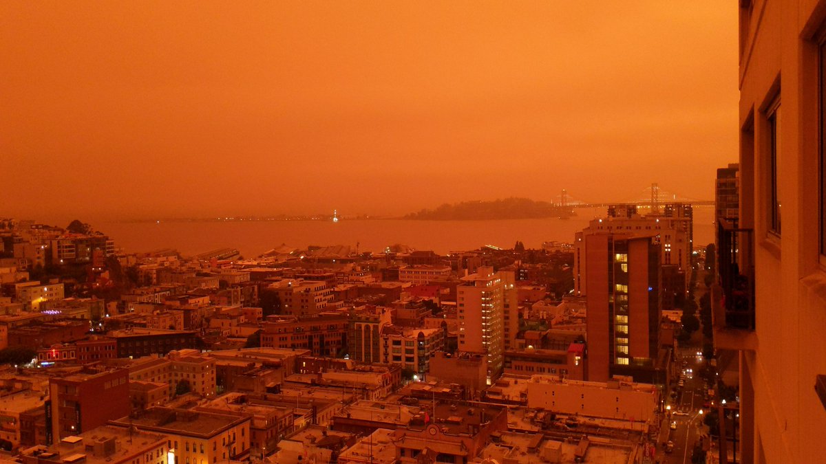 anaisisdrawing's tweet photo. left: san francisco/bay area rn          right: blade runner 2049 https://t.co/52JPRuHIBU
