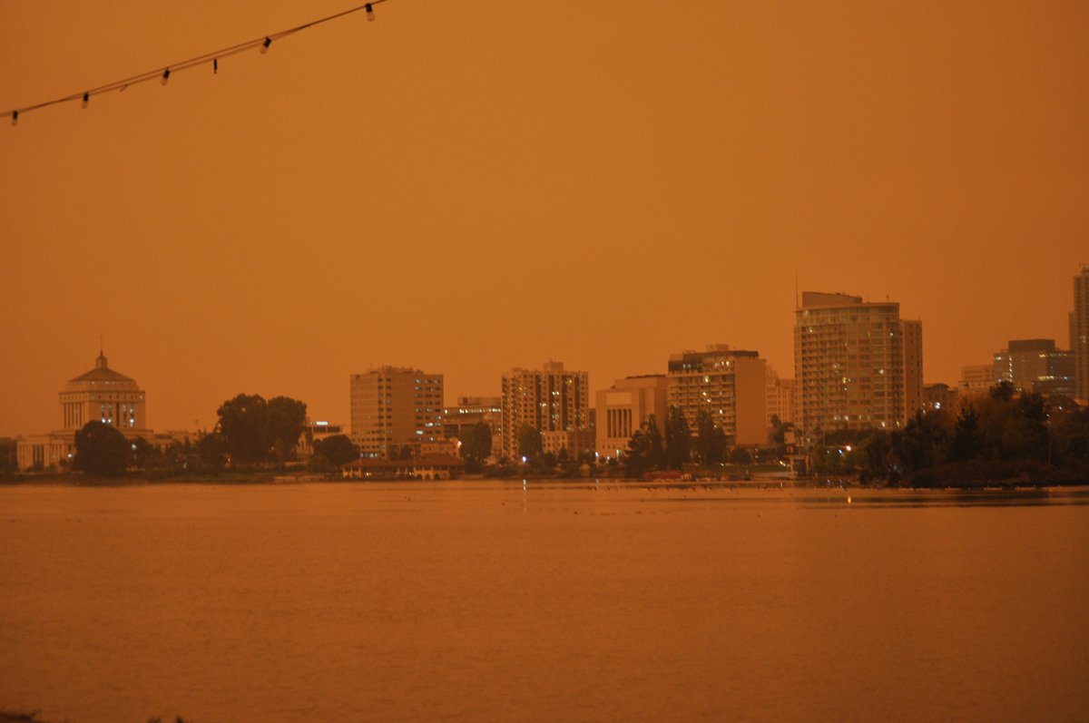 SarahBelleLin's tweet photo. @NWSBayArea I was outside documenting the skies in Oakland from 7am-9am this morning. Here are my photos: https://t.co/KigqmGwpy2