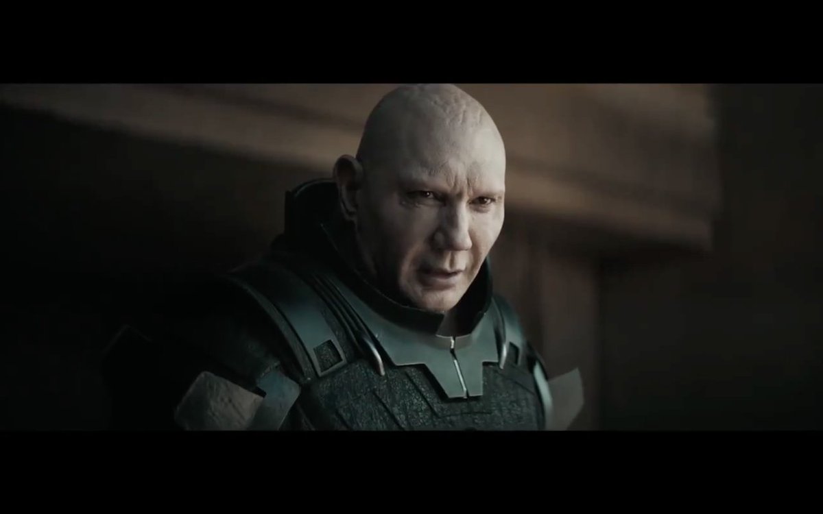 Seul Rabban la Bête (David Battista), ancien gouverneur d'Arrakeen semble se positionner comme le grand antagoniste de la bande annonce ! Il était anecdotique lors de l'adaptation précédente et très peu présent dans le livre. On espère que son rôle sera plus travaillé !