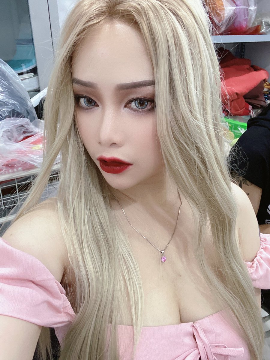Trying out new makeup style 🥰🥰😍😍
Follow me on:
Patreon (coming soon)
Gumroad (coming soon)
IG @nanaberry.chan
Twit: @nanaberry00
Reddit u/NanaBerryCosplayer
#cosplay #cosplaygirl #cutegirl #makeup #asiangirl #sexy #sexycosplayer #sexygirls #lacewig #wig https://t.co/z1JkT9YbFX