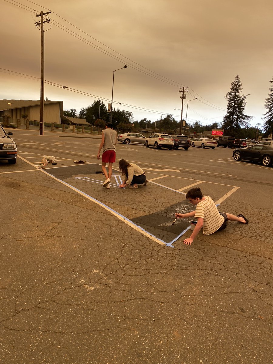 asb_enterprise's tweet photo. Today is a great day to come out and paint. Not too hot and smoke is high in the sky! #ehshornets https://t.co/oecjnaBCOB