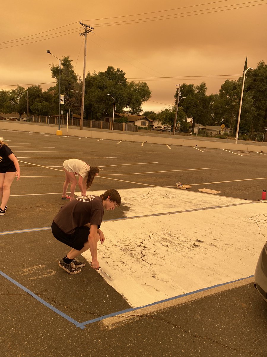asb_enterprise's tweet photo. Today is a great day to come out and paint. Not too hot and smoke is high in the sky! #ehshornets https://t.co/oecjnaBCOB