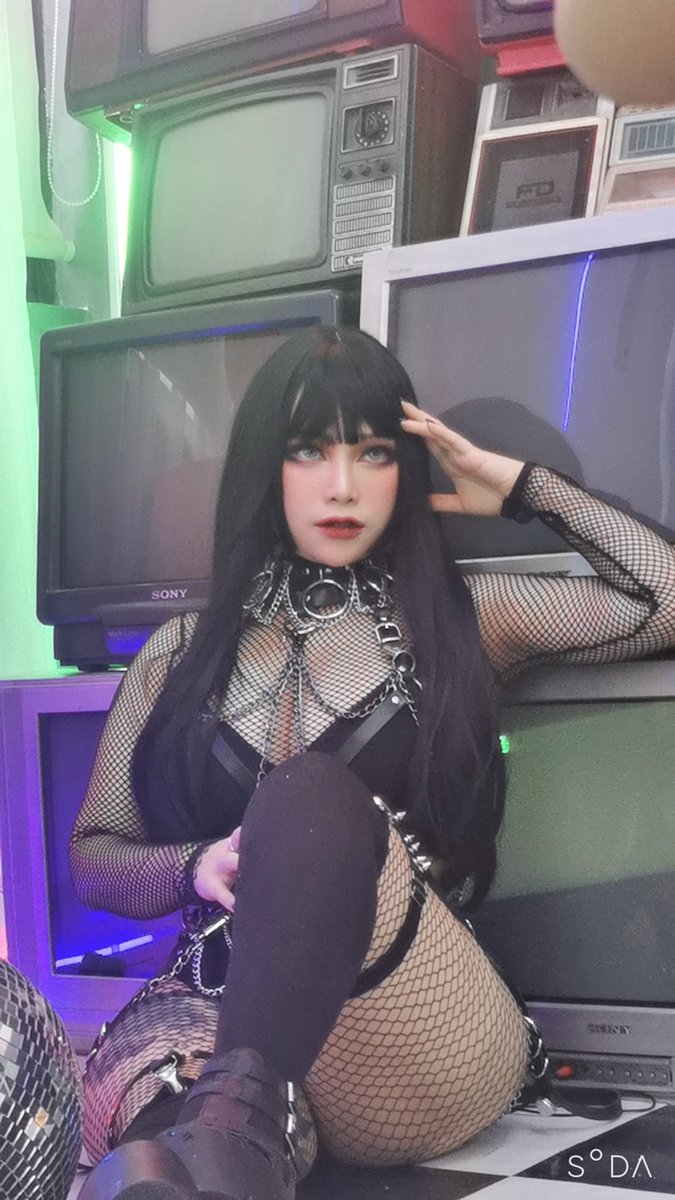Today photoshoot bts :">
Follow me on:
Patreon (coming soon)
Gumroad (coming soon)
IG @nanaberry.chan
Reddit u/NanaBerryCosplayer
#cosplay #cosplaygirl #cutegirl #makeup #asiangirl #sexy #sexycosplayer #sexygirls #gothic #gothgirl #fishnet #chains #accessories https://t.co/pinOTK4Jc8