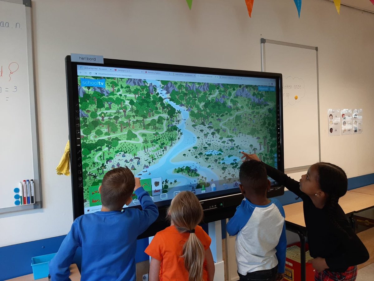 obscaleidoscoop's tweet photo. Groep 3 is druk bezig met letters en lezen. Ze hebben een taalcircuit in de klas gedaan en een leescircuit buiten. #lezenisleuk #samenwerken #bewegen https://t.co/kxa8WThfws