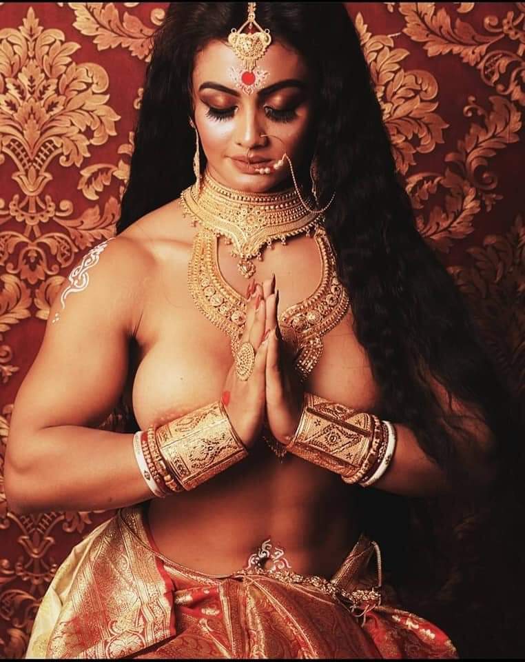 ExMuslimBlogger's tweet photo. Europa Bhowmik is the youngest Indian body builder who did this photoshoot with a get up of Indian Goddess Durga. She was being  highly criticized for this nude pose. what do think about her look? 
#ISimp4Kali #DurgaPuja #Hinduism #atheism https://t.co/WZSI2h1qln