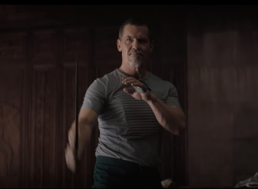 Comme dans le roman alors Duncan est symboliquement une épée, Gurney Halleck est symboliquement un bouclier. On attends de voir Josh Brolin déclamer de la poésie avec sa balisette ainsi que ses talents de stratège.