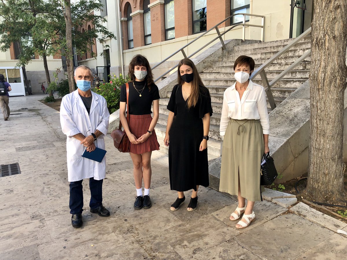 mavi_mestre's tweet photo. Enhorabona a les estudiants de @medicina_uv, Amparo Medina i Marta Avinent que han rebut el primer premi del "Physiology Comic Challenger" i que han sabut combinar a la perfecció la #divulgació mèdica amb el #comic. https://t.co/8eIHY9RC6x