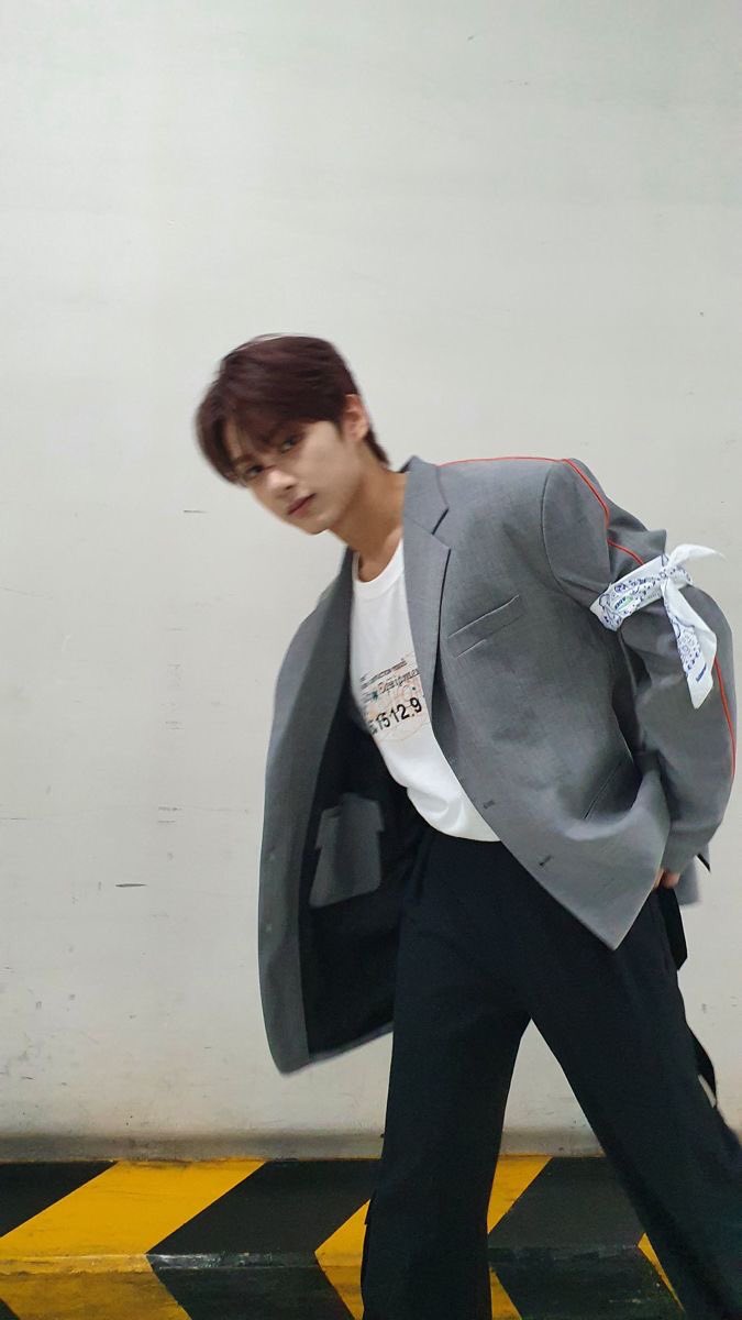 huihui’s > yall really fucking loud and all over the place > screams every time jun is being mentioned> loves skinship i met huihui’s once and they dont know what personal space is > rlly just fun ppl to be around with, i like u > lowkey ults jeonghan