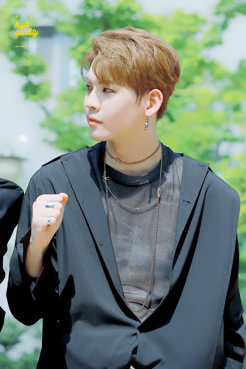 KOGYEOL96's tweet photo. 다섯번째 함께한 가을🍂
앞으로도 계속 걸어가는 그길 응원할게, 축하해!
#업텐션 #UP10TION @UP10TION 
#라이트_업_업텐션_5주년
#UP10TION_5th_Anniversary https://t.co/keWypw4tmM