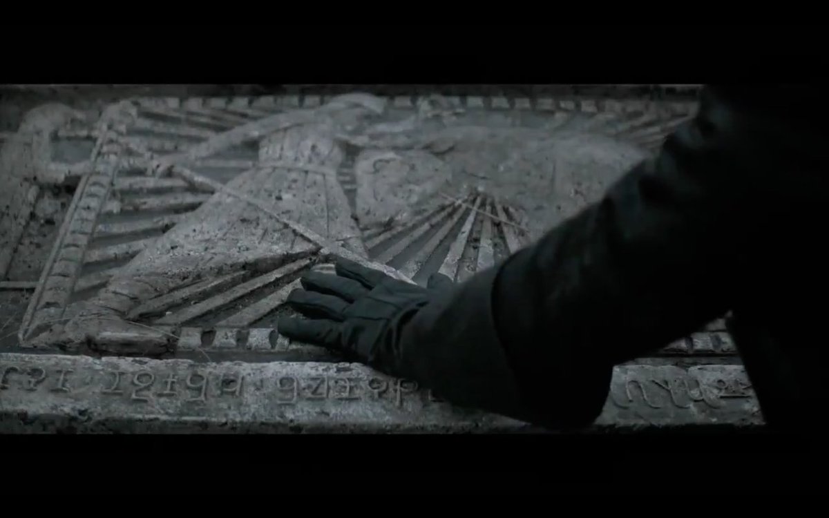 Les amateurs de Brian Herbert et Kevin J.Anderson vont être aux anges, on a une référence sur les origines de la famille Atreides. Référence à la mythologie grec oblige, dans Dune la famille viendrait du titan Agamnemon.