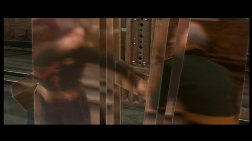 Les combats avec le Kindjal ont été épuré et modernisé. Dans l'univers de Dune : "on se doit d'être lent à l'attaque et rapide à la défense" quand on utilise le bouclier. On est une nouvelle fois assez loin du Lynch et de ses effets spéciaux qui ont pris un sacré coup de vieux !