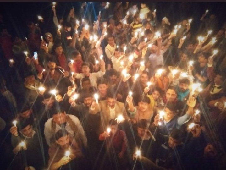 Kingranjan2601's tweet photo. Youth of the country is restless They're sick of Modis Jumlas.
The failure of Govt in all fronts are clearly visible now. No amount of Media propaganda or diversion can stop the anger of youth
More than 750000 tweets, not only in India but number 1 on world charts
#9Baje9Minutes https://t.co/7GcQnai9PF