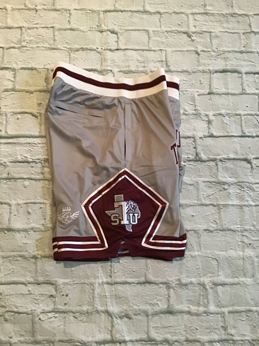 ALCollection's tweet photo. Houston we have a problem. #ALCollectionTXSU https://t.co/QfS91pyNsC https://t.co/1IiGBaV5ss