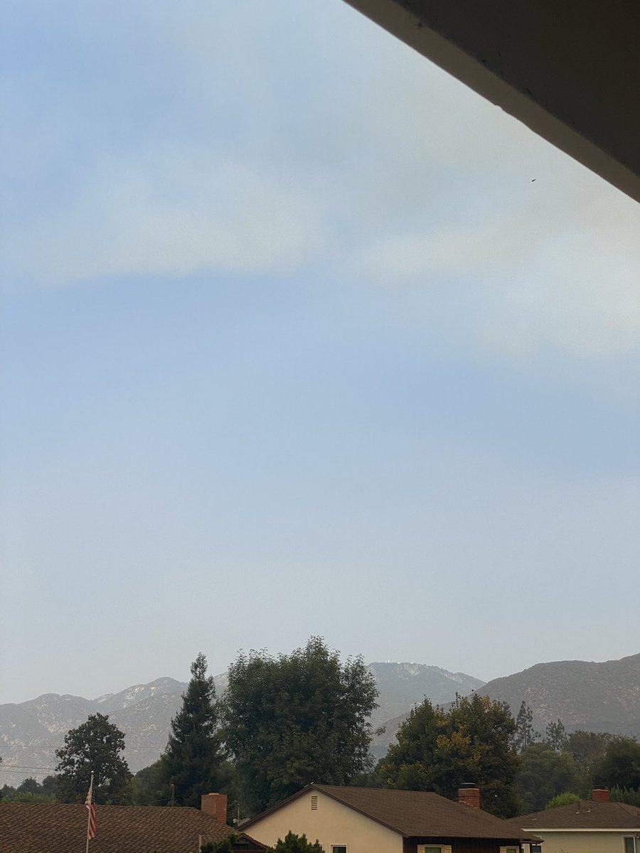 View of the #bobcatfire from our home in Monrovia, eery ☀️ &amp; can see <a href="/MtWilsonObs/">Mount Wilson Observatory</a> for the first time in days.