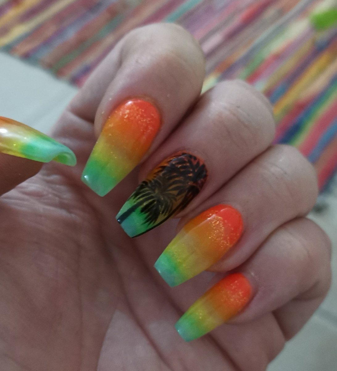 Island vibes for my back to school nails! 😍🏖️🌏 #islandvibes #seychelles #nailsofinstagram