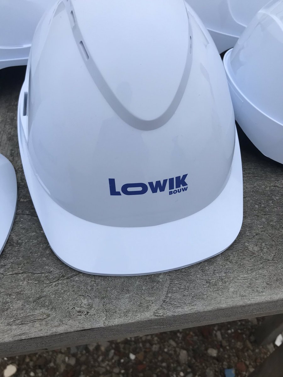 arjenmaathuis's tweet photo. Een Almelo’s feestje! De eerste paal van de #nieuwbouw van @KeesSmit_ in #Almelo ging vandaag de grond in! Het pand wordt gebouwd door een Almelo’s bouwbedrijf: Lowik bouw! Geweldig! Succes 💪🏻💪🏻💪🏻 https://t.co/rMv2pBmSKh