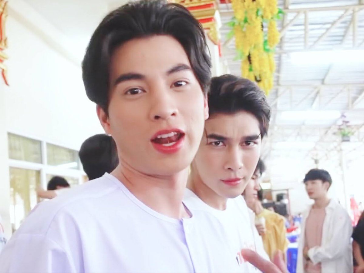 being something he's well aware of is beautiful makes it even more beautiful. he has plump super kissable lips but with lipstick? it brings out the beautiful shape even more killing everyone <3