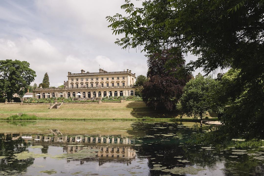 With 55 acres of grounds, secret woodland pathways, vibrant sculptures, and relaxing hideaways, why not escape to the Cotswolds and enjoy some time away from it all? Visit our website to book your next Cotswold escape: cowleymanor.com 📷instagram.com/weddingsbynico…