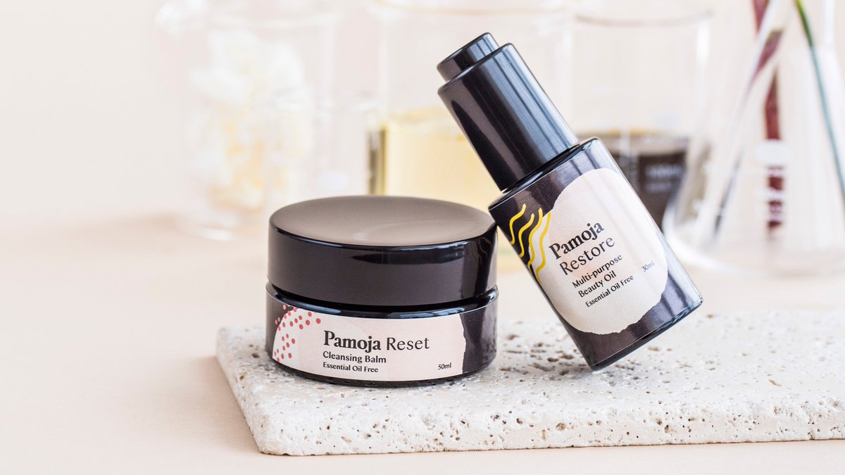 pamojaskincare's tweet photo. A perfect #cleansing and #moisturing duo for anyone looking to avoid essential oils yet still benefit from all the #plantbased goodness of #naturalskincare, antioxidants, #vitamins and omega rich oils #veganskincareproducts #cleanbeauty https://t.co/xgQoNElB3b