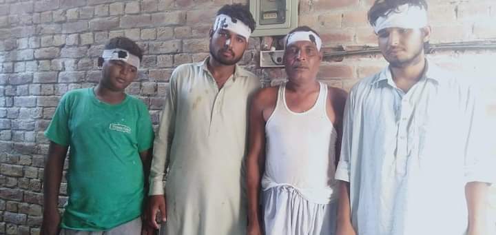MHanif48's tweet photo. #IbrahimGroup
نے تھانہ بلوچنی کے SHO اصغر کو رشوت دے کے اپنے مزدورں پر لاٹھی چارج کروایا مزدور گیٹ کے سامنے پر امن دھرنا دے رہے تھے کچھ مزدروں کو پکڑ کے حوالات میں بھی ڈال دیا حکومت وقت اس بات کا نوٹس لیں
@DIGOpsLahore @ImranKhanPTI @ImranRiazKhan @CcpoLahore @ilo @thenews_intl https://t.co/Bxehu7eMbl