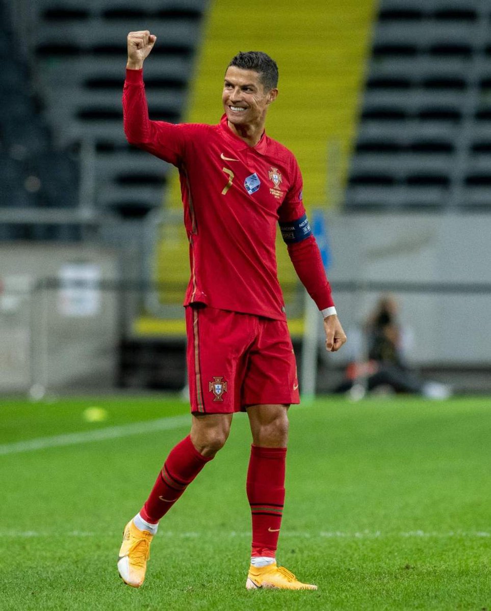 Some facts & stats about  @Cristiano in yesterday's match :THREAD