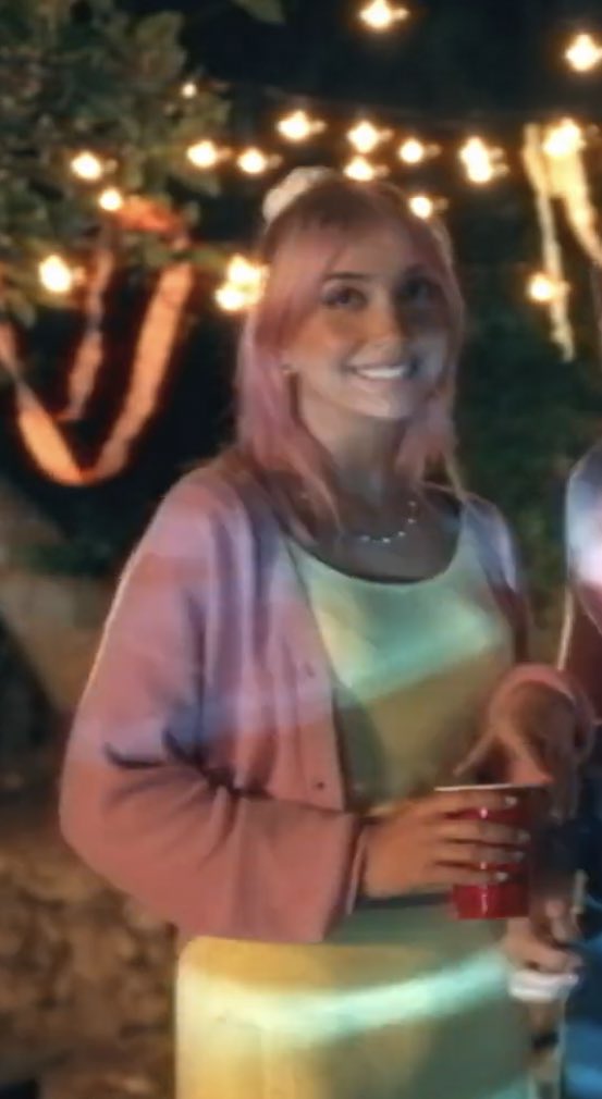 wsapart's tweet photo. estoy enamorada tengo este problema que se llama no se si me gusta mΓ‘s braeden o jennessa #STREAMNGMLY NGMLY IS HERE braeden https://t.co/MTzYw0QvKJ