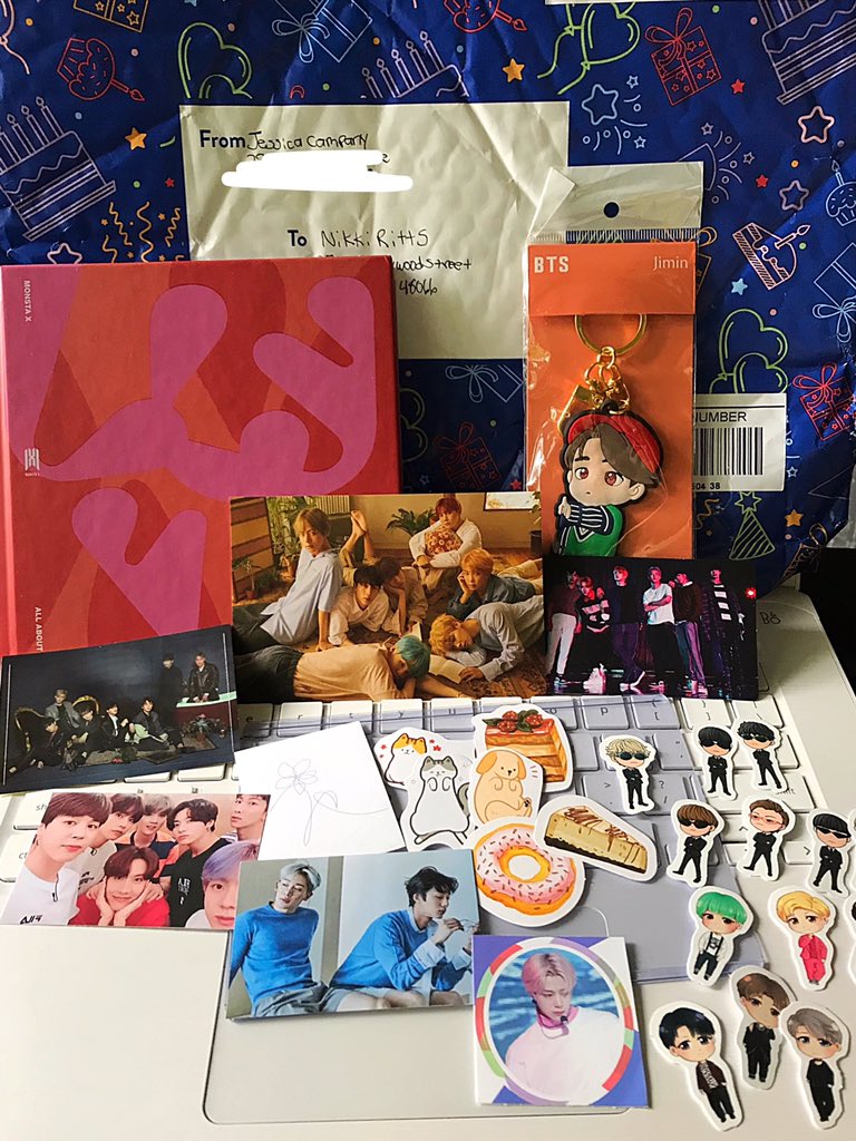 BangtanInfirers's tweet photo. Happy mail!!!! https://t.co/AwoOhaF5pw