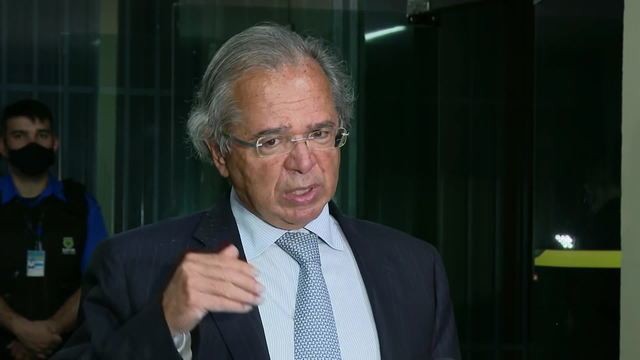 g1's tweet photo. Guedes defende aumento do teto salarial do funcionalismo público, atualmente em R$ 39,2 mil, para valorizar a 'meritocracia': 'A Presidência da República, o Supremo têm que receber muito mais do que recebem hoje pela responsabilidade do cargo' https://t.co/BB6Sd7MWAZ #G1 https://t.co/yr5GEqe5rE