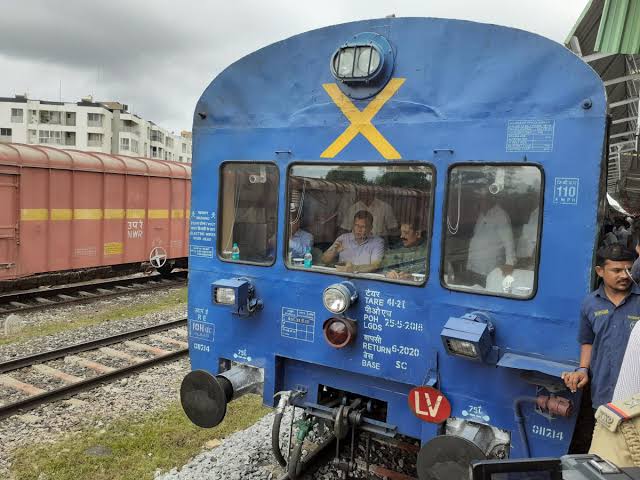 TrainUsers's tweet photo. #OMS special train 
10.9.2020 நாளை தண்டாவாள உறுதி தண்மை ஆய்வுக்காக 
திருநெல்வேலி - செங்கோட்டை &amp;
செங்கோட்டை - மதுரை வழித்தடத்தில் அதிவேக ரயில் இயக்கி ஆய்வு செய்கிறது தென்னக ரயில்வே பொதுமக்கள் தண்டவாள அருகே செல்ல வேண்டாம் https://t.co/rKrF4sQD1Q