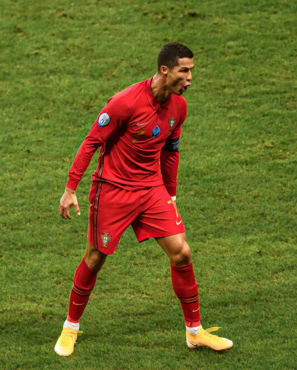 A REMINDER THAT Cristiano Ronaldo produced as many shots on target in his 80 minutes on pitch this evening as England have managed in 2020 (5) 