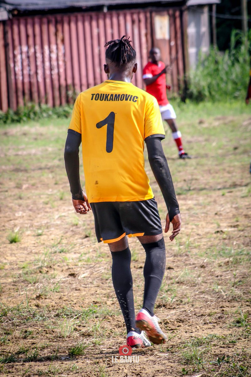 landrytoukam92's tweet photo. Dimanche on joue contre @therealsalatiel ⚽🔥 Je dois faire les pompes le matin a partir de demain

#Toukamovic https://t.co/ne2A2wiCej