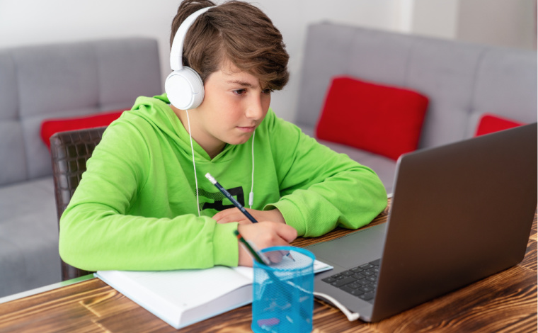 How can you create an organized remote learning space -- when you don't have any -- cheaply and effectively? #onlineschool #remotelearning #zoomclasses 

smartcollegevisit.com/2020/09/remote…