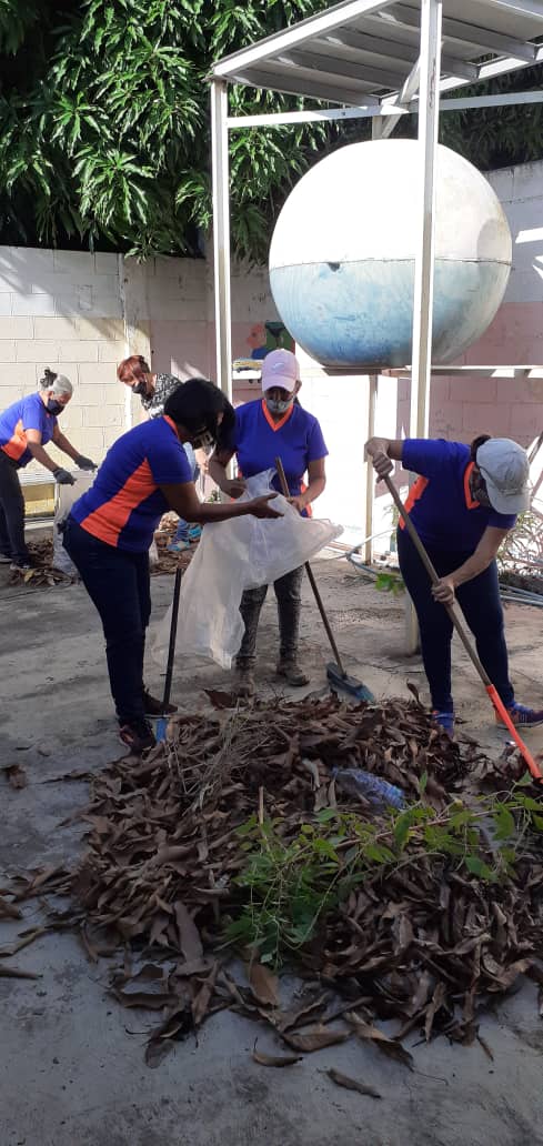JosePenb's tweet photo. #09deSEPT Jornada de Mantenimiento voluntario en el PENB JOSÉ ANTONIO MAITIN, tomando las medidas de bio-seguridad.#6DVenezuelaElige @MarcoTorresPSUV @Marbellaluque        @NicolasMaduro @aristobulopsuv @MPPEDUCACION @CRIFPMA https://t.co/9qxe3cHX7a