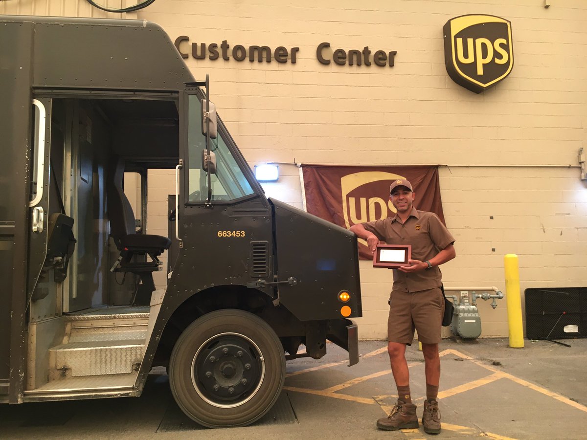 This EPIC picture was taken by 20 year @ups driver Danny Estrada in #Sublimity OR yesterday.  #NoFilter. Thank you <a href="/estradaups/">Daniel</a> for the awesome pic, but also for your world class service to our customers. <a href="/CarolBTome/">Carol Tomé</a> <a href="/Joseph_Braham/">Joe Braham</a> <a href="/temerson63/">Troy Emerson</a> @odie1kenodi <a href="/kudosjudos/">Jeff Kendall</a> <a href="/BenRjv/">RUBEN VILLA</a>