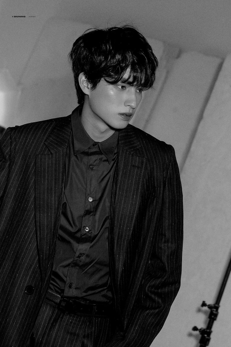 we're talking androgyny and we know this boy rocks the best of both worlds and is alsoinsanely, electrifyingly handsome 