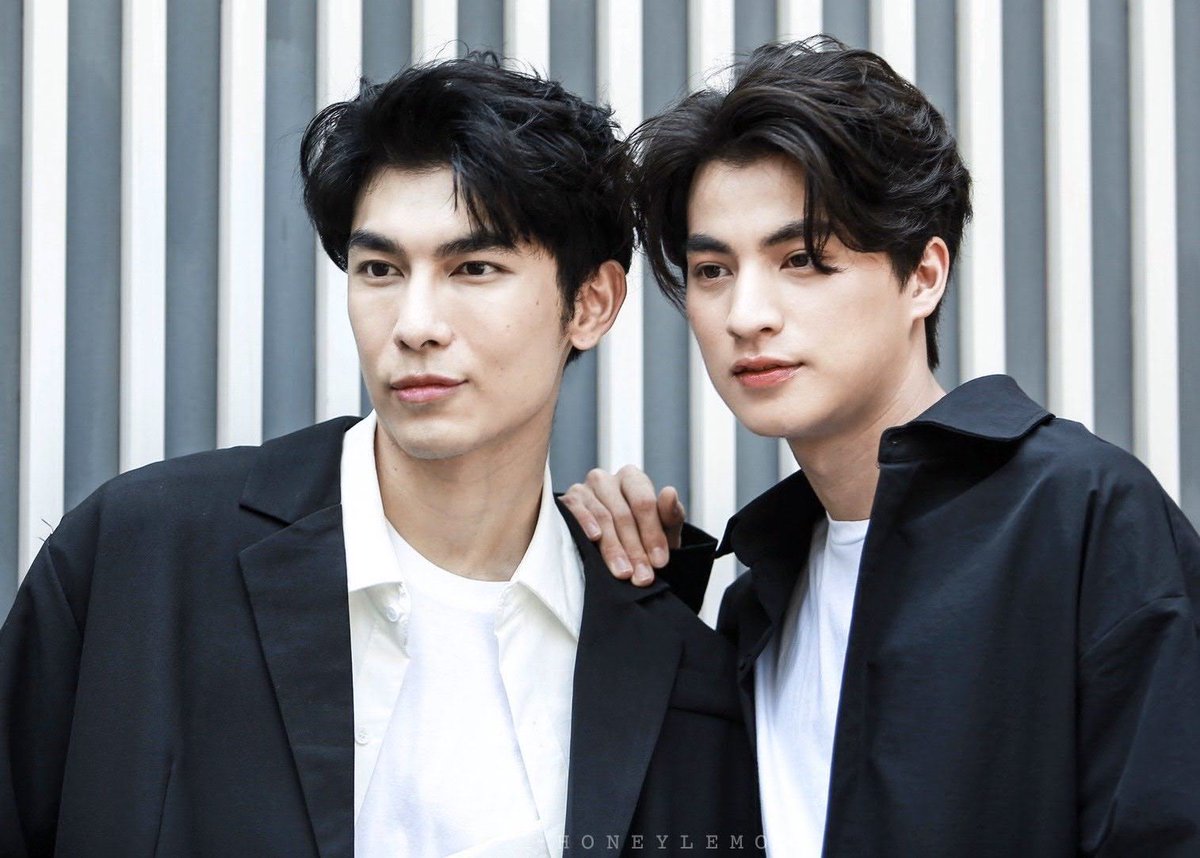 we're talking androgyny and we know this boy rocks the best of both worlds and is alsoinsanely, electrifyingly handsome 