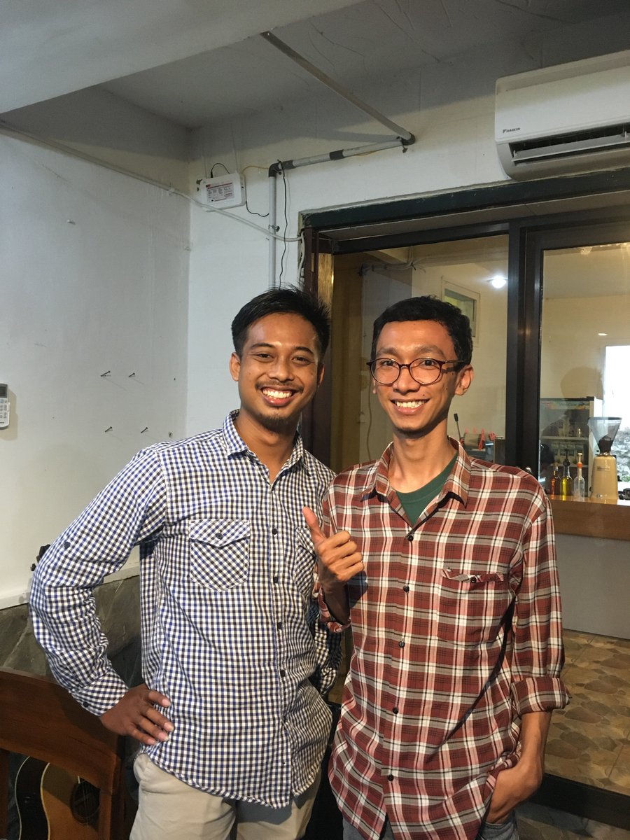 firmanmatofani's tweet photo. With Fingerstyle man @Dwi_Hansen 
#fingerstyle #instrumental #music https://t.co/hcw65SfzfU