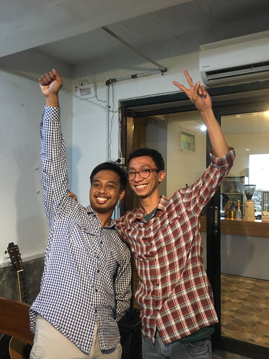firmanmatofani's tweet photo. With Fingerstyle man @Dwi_Hansen 
#fingerstyle #instrumental #music https://t.co/hcw65SfzfU