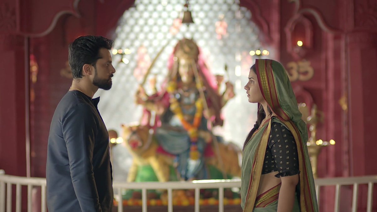 Meera_Planet's tweet photo. Sister and brother bonding. Vidya's the only support before Vivek/Prem entry

#1YearOfVidya 
@meera1611 https://t.co/DuZNOAyxCn