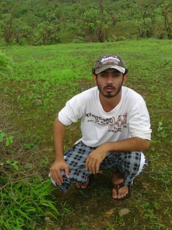 73a_h's tweet photo. اكملت عامك التاسع في قبرك ولا تزل ذكرياتك لا تفارق مخيلتي #أحمد 
اللهم اغفر له وارحمه واعف عنه واكرم نزله اللهم اجل قبره روضة من رياض الجنة https://t.co/tJfHt8WSzf