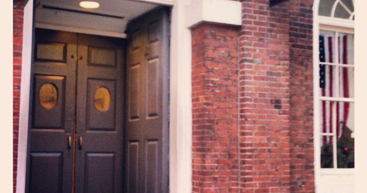 Boston1775's tweet photo. Proposal: Use the doorways into the Cradle of Liberty (the Hall Formerly Known as Faneuil) to honor a range of political actors from Revolutionary and antebellum Boston, including Samuel Adams, William Cooper Nell, Lucy Stone, and maybe Harbottle Dorr. https://t.co/K0uWIUNlpQ https://t.co/gLEbanJRsb